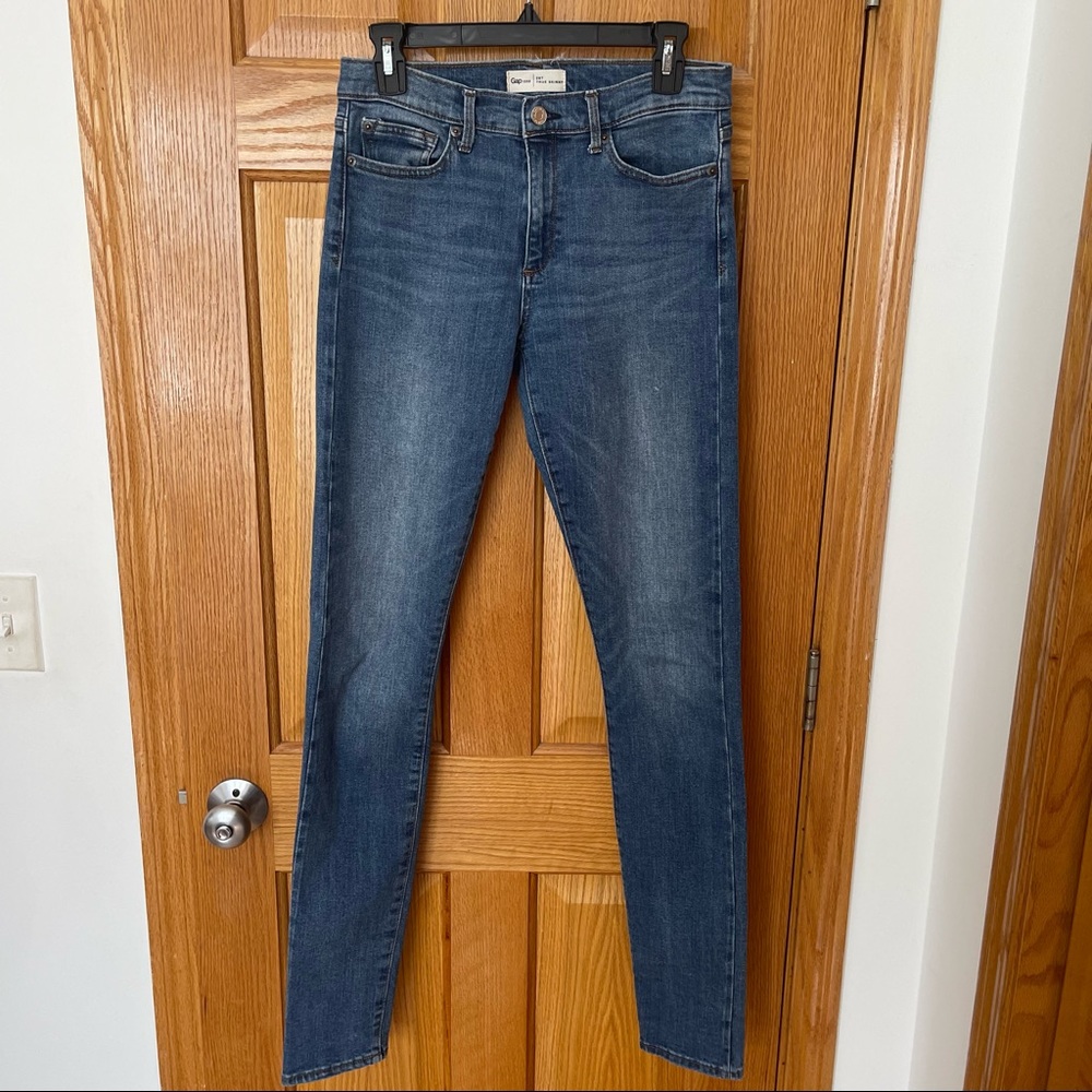 GAP dark wash “True Skinny” size 28T